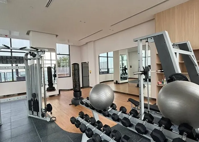 5 Star Luminous Sukhumvit Infinity Pool Gym Sauna 公寓