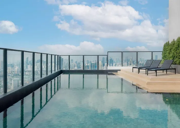 5 Star Luminous Sukhumvit Infinity Pool Gym Sauna 公寓