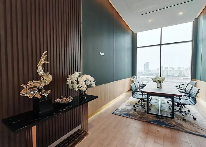 5 Star Luminous Sukhumvit Infinity Pool Gym Sauna 公寓 *