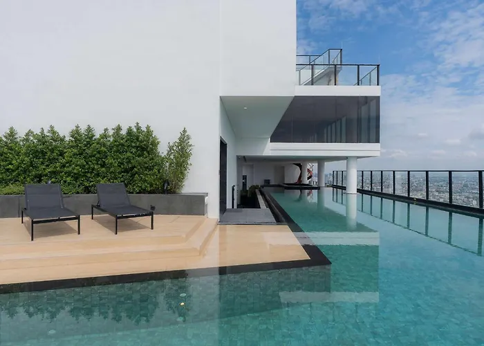 5 Star Luminous Sukhumvit Infinity Pool Gym Sauna 曼谷