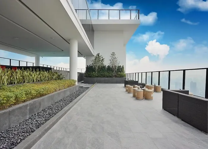 5 Star Luminous Sukhumvit Infinity Pool Gym Sauna 公寓 曼谷